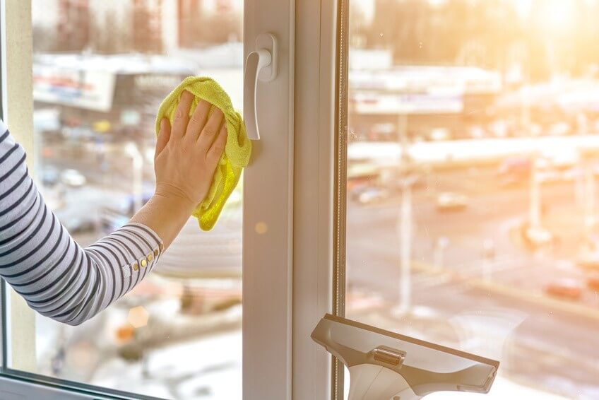 Comment nettoyer les vitres ? Les gestes efficaces