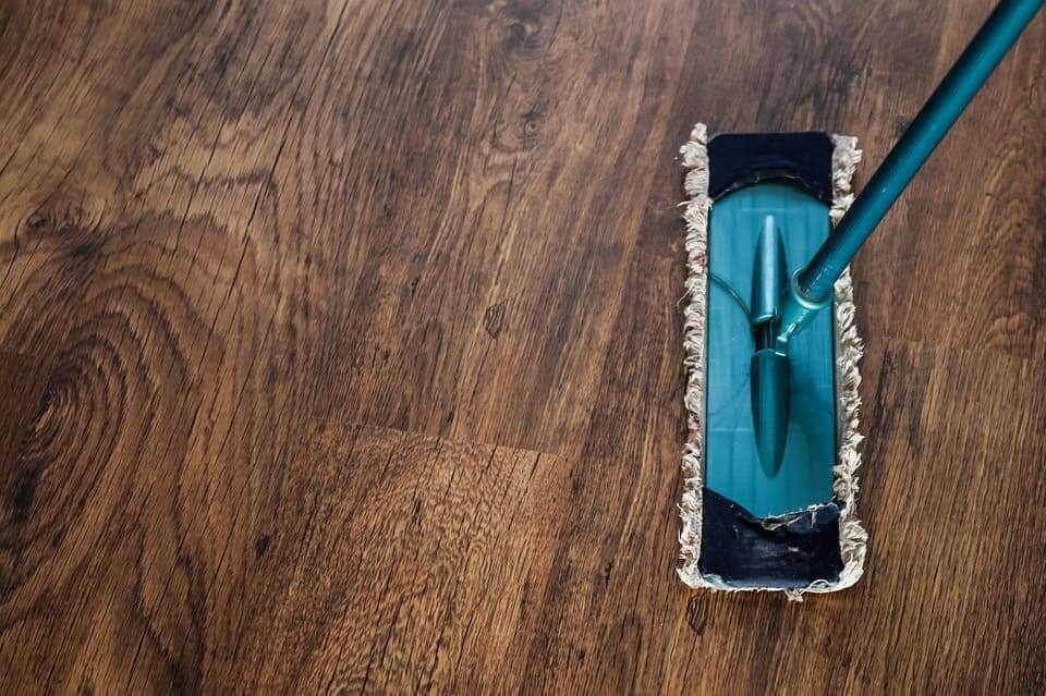 Comment nettoyer un sol en lino incrusté, encrassé, très sale?