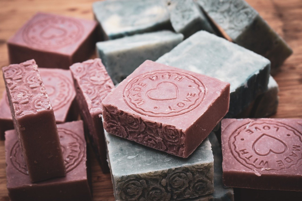 10 produits naturels indispensables pour une maison saine