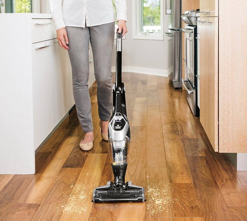 Nos conseils pour bien choisir votre aspirateur balai
