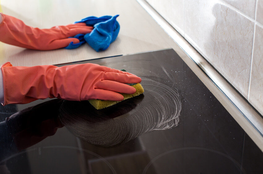 Comment nettoyer une plaque de cuisson ?