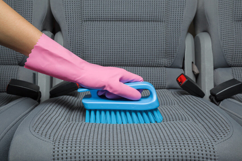 Comment nettoyer des salissures sur vos sièges de voiture